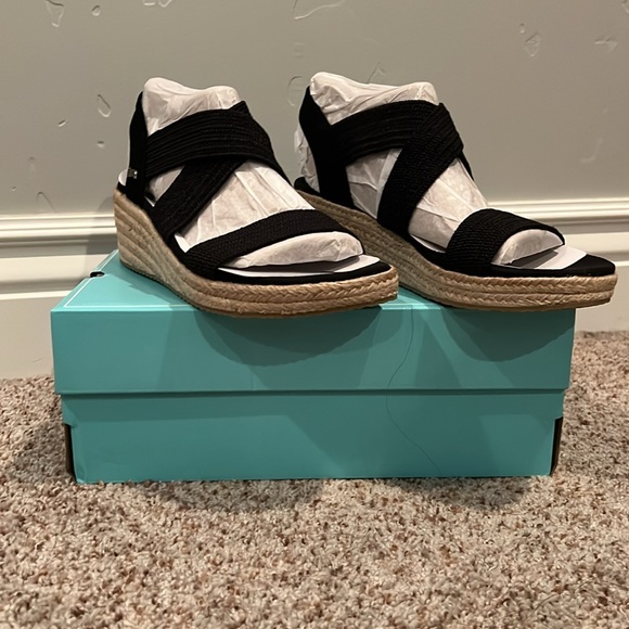 Brand Sketchers by Martha Stewart, black arch fit sandle. size 8 - Picture 1 of 9